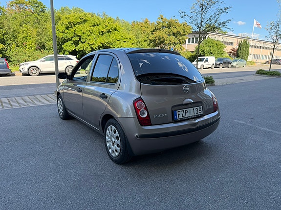 Nissan Micra 4 of 5