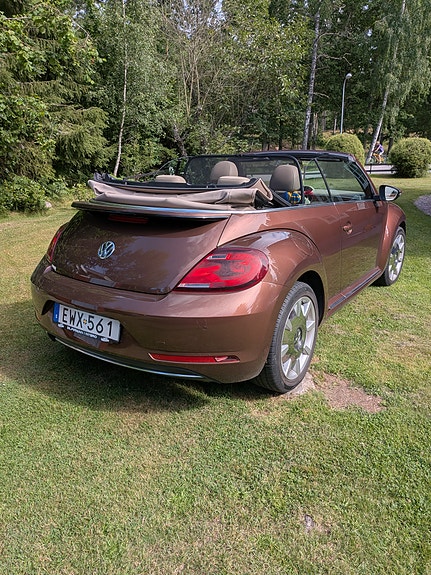 Volkswagen Beetle 2 of 5