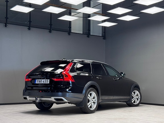 Volvo V90 Cross Country 2 of 19