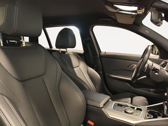 BMW 330e 17 of 26