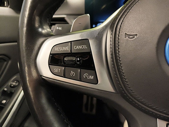 BMW 330e 25 of 26