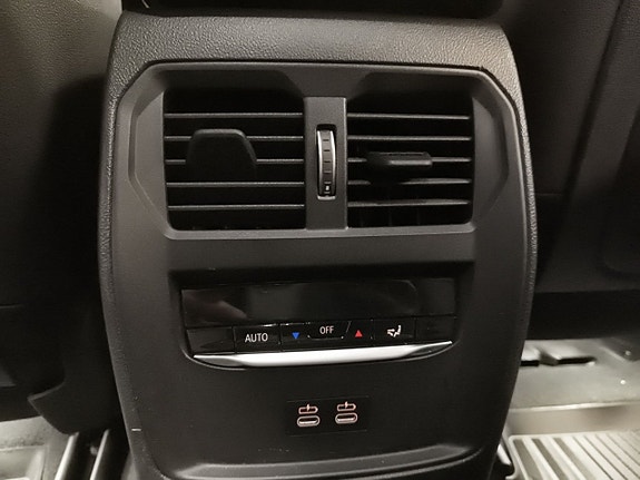 BMW 330e 24 of 26