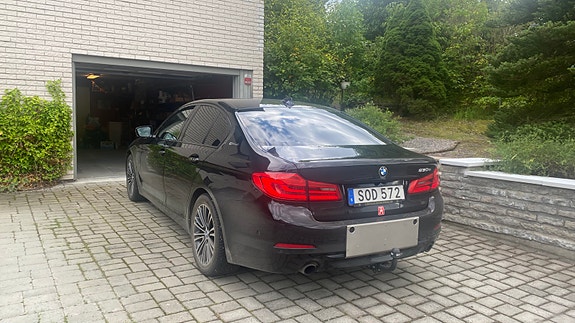 BMW 530e 3 of 5