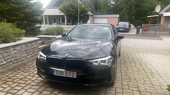 BMW 530e 2 of 5