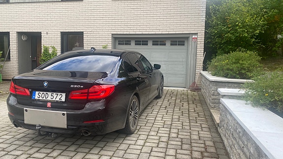 BMW 530e 4 of 5