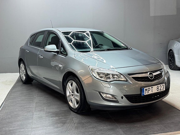 Opel Astra 2 of 5