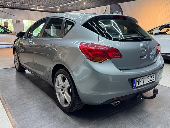Opel Astra 4 of 5