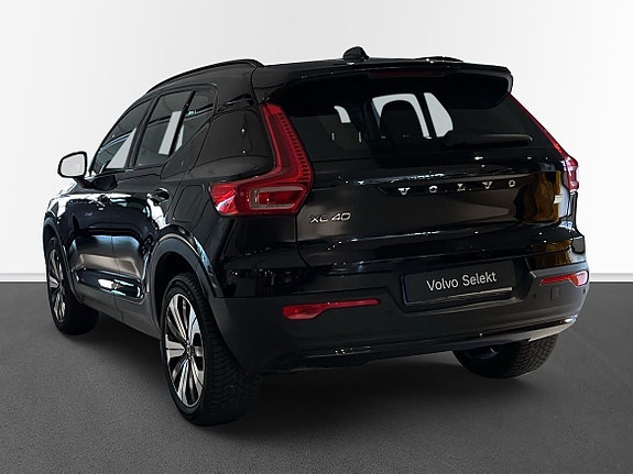 Volvo XC40 2 of 5