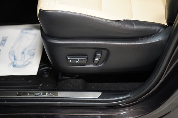 Lexus NX300h 9 of 22