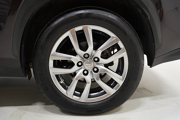 Lexus NX300h 5 of 5