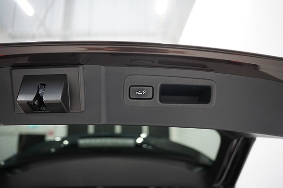 Lexus NX300h 22 of 22