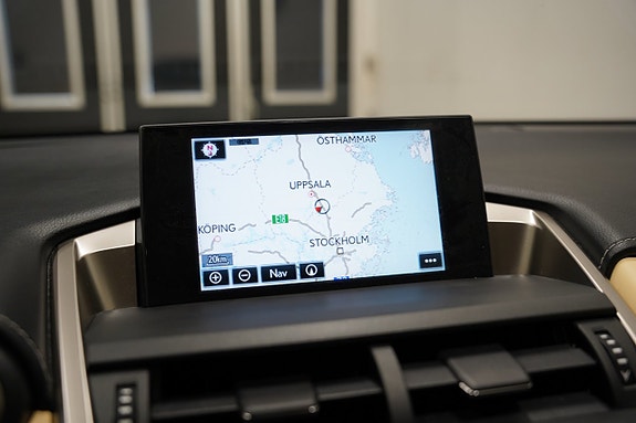 Lexus NX300h 17 of 22