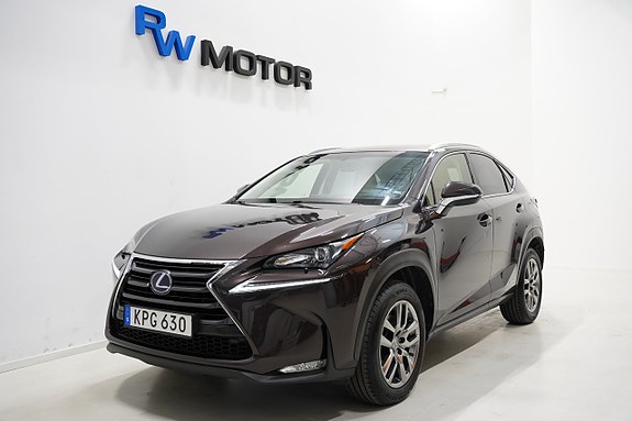 Lexus NX300h 2 of 5