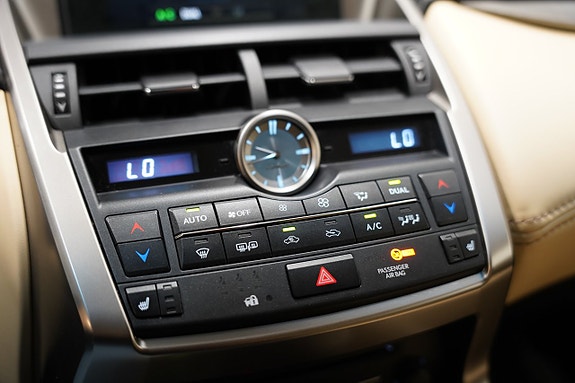 Lexus NX300h 15 of 22