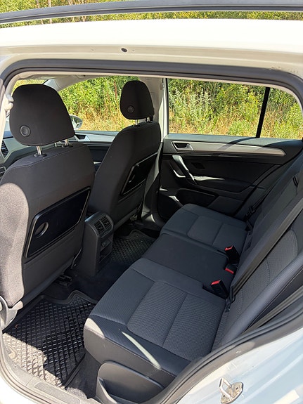 Volkswagen Golf Sportsvan 5 of 5