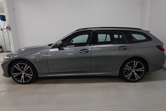 BMW 330e 3 of 5