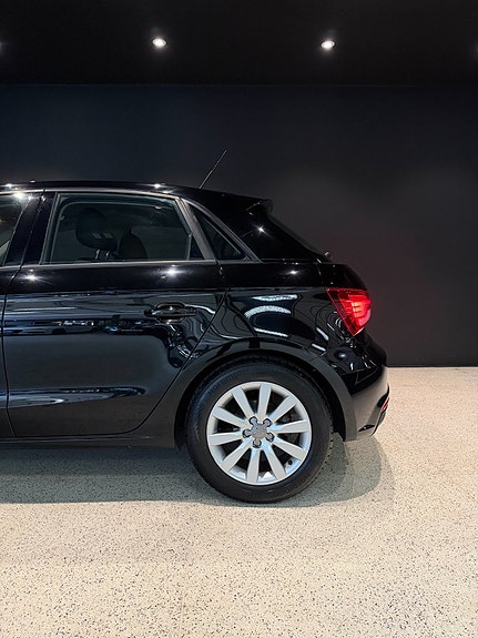 Audi A1 4 of 5