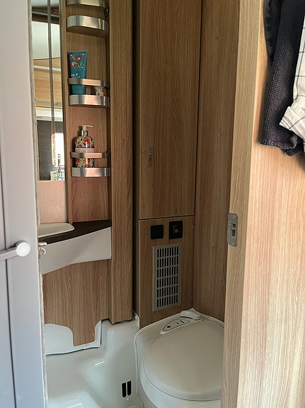 Knaus Sky Wave 650 MEG 60 Years 6 of 7