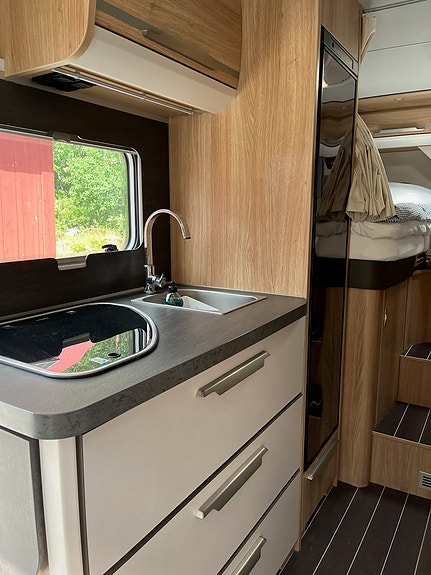 Knaus Sky Wave 650 MEG 60 Years 3 of 7