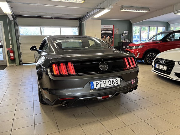 Ford Mustang 5 of 5