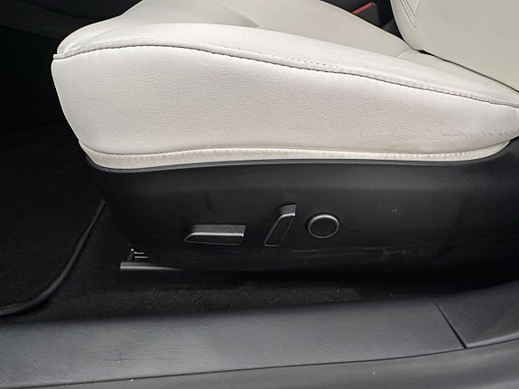 Tesla Model 3 18 of 30