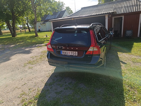 Volvo V70 3 of 5