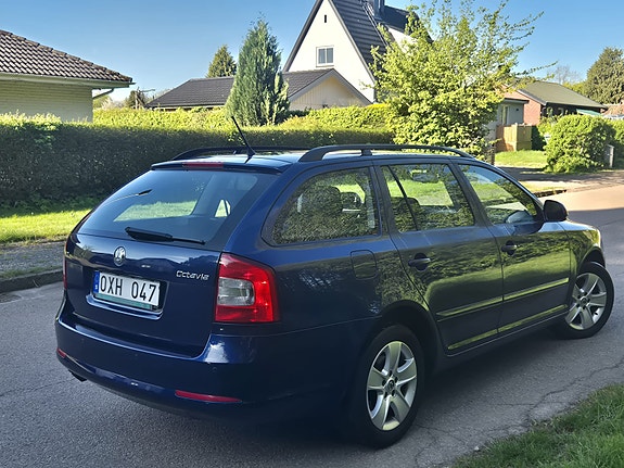 Skoda Octavia 2 of 4