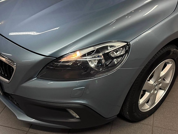 Volvo V40 Cross Country 10 of 22