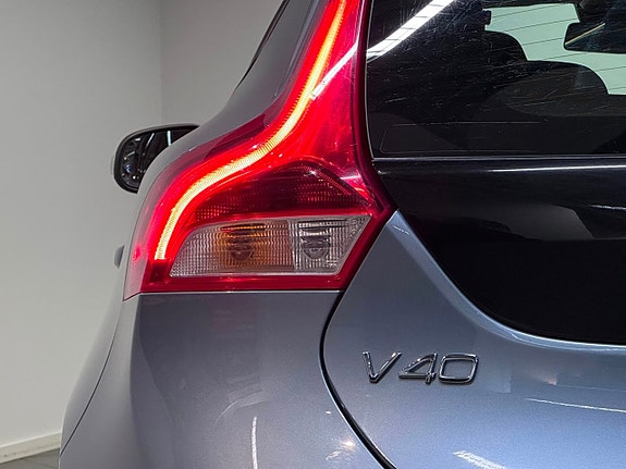 Volvo V40 Cross Country 13 of 22