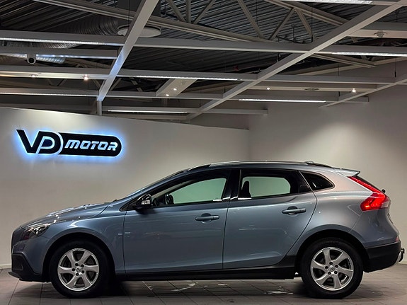 Volvo V40 Cross Country 2 of 22