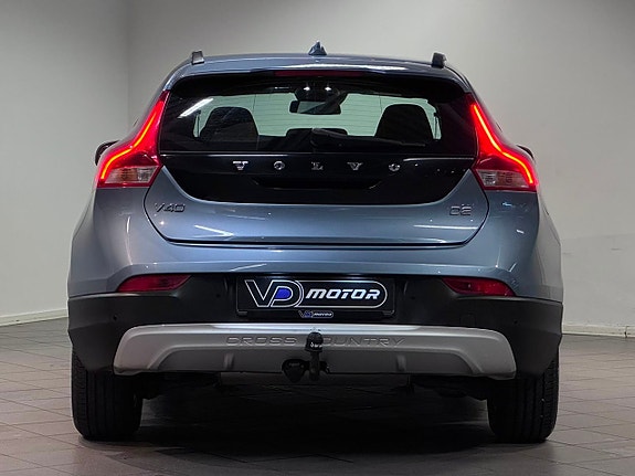 Volvo V40 Cross Country 8 of 22