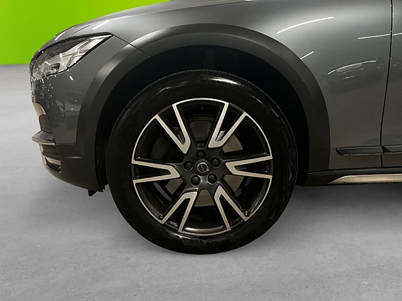 Volvo V90 Cross Country 8 of 18