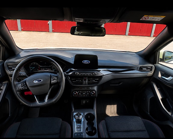 Ford Focus 2 of 6