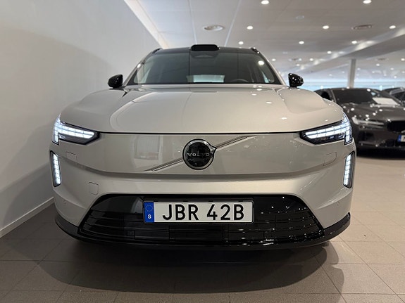 Volvo EX90 2 of 5