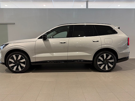 Volvo EX90 3 of 5