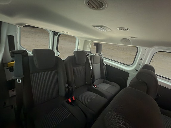 Ford Transit Custom 25 of 30