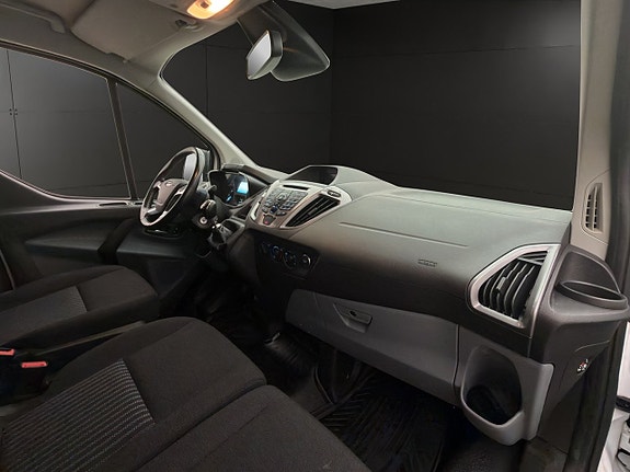 Ford Transit Custom 26 of 30