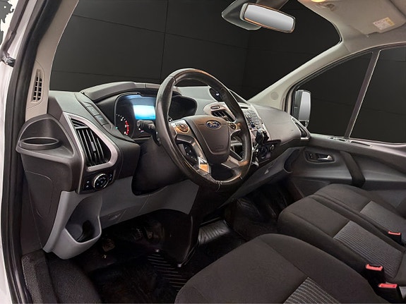 Ford Transit Custom 13 of 30