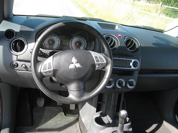 Mitsubishi Colt 13 of 14