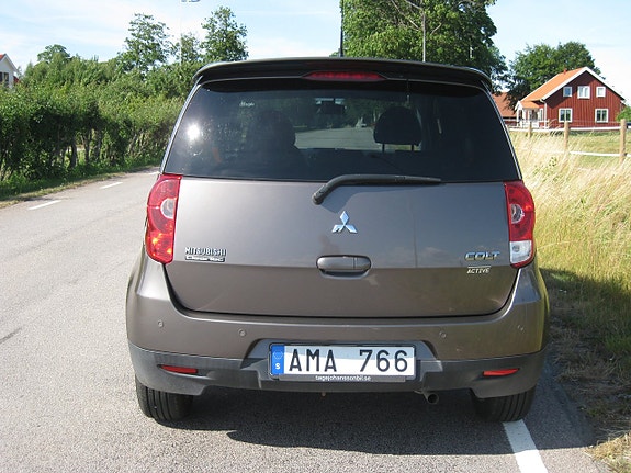 Mitsubishi Colt 8 of 14