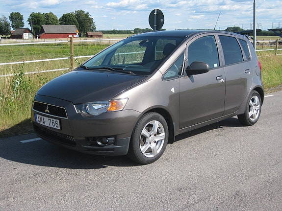 Mitsubishi Colt 2 of 5