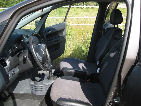 Mitsubishi Colt 9 of 14