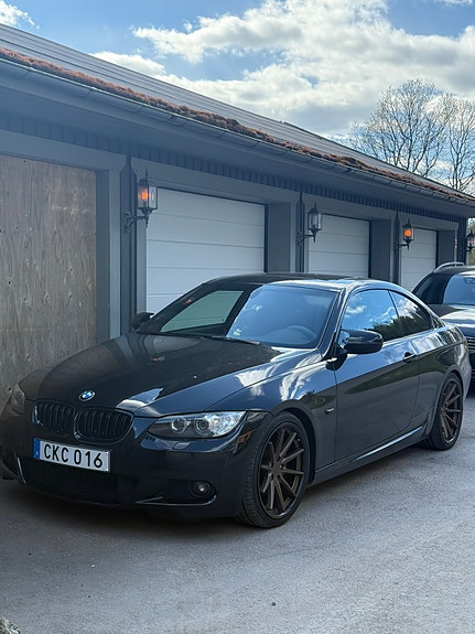 BMW 325i 3 of 5