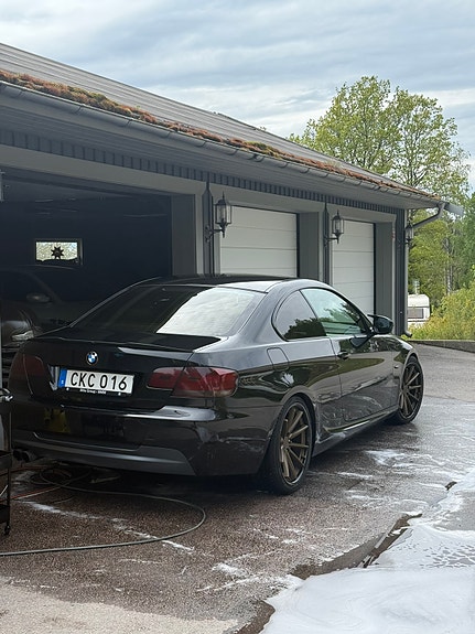 BMW 325i 2 of 5