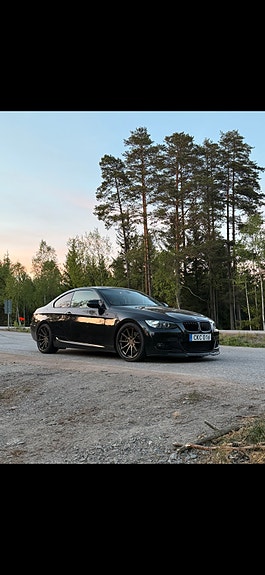 BMW 325i 4 of 5