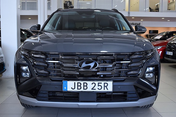 Hyundai Tucson 2 of 5