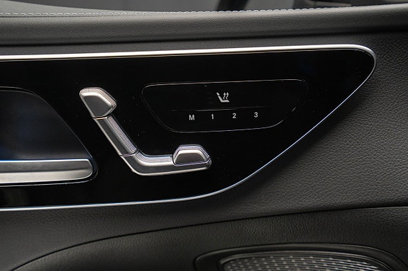 Mercedes-Benz C300 13 of 26