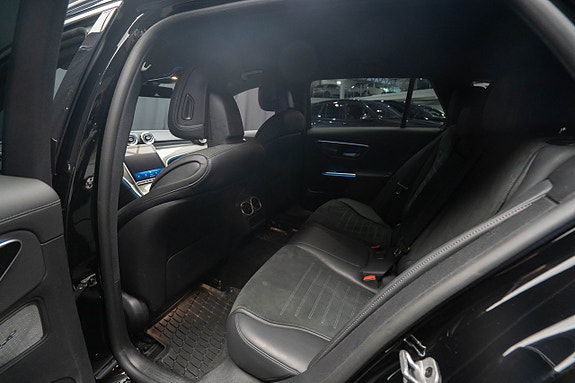 Mercedes-Benz C300 19 of 26