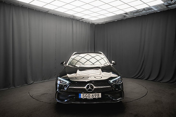 Mercedes-Benz C300 4 of 5
