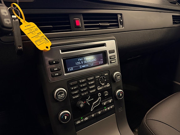 Volvo V70 12 of 24